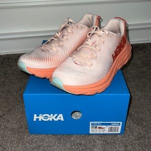 HOKA Rincón 3 womens 11- Cantaloupe/Silver